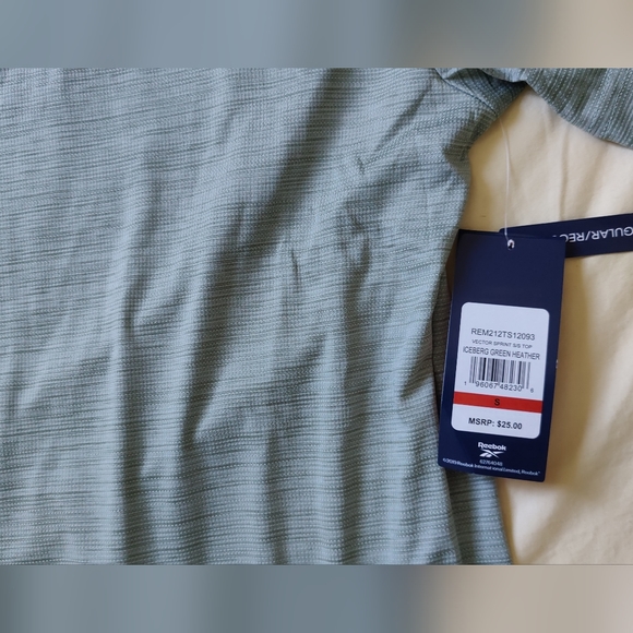2 Brand new Reebok sport shirt - Picture 4 of 4